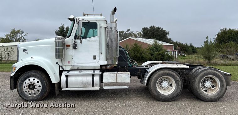 image for item EV3075 2007 International 9900i semi truck