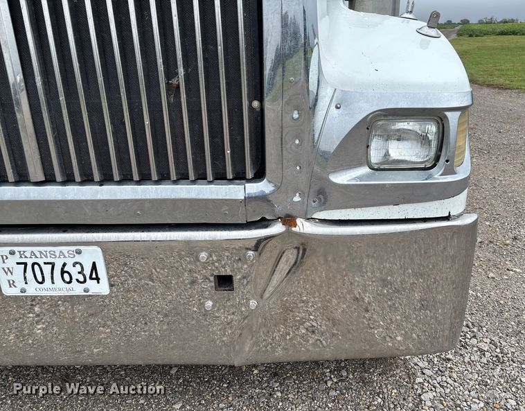 image for item EV3075 2007 International 9900i semi truck