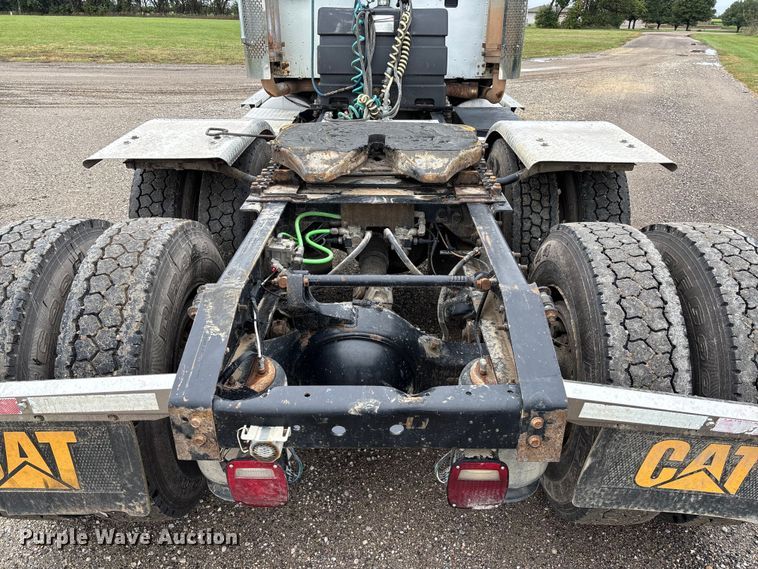 image for item EV3075 2007 International 9900i semi truck