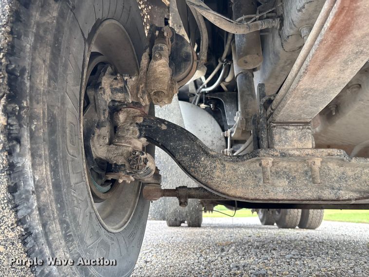 image for item EV3075 2007 International 9900i semi truck