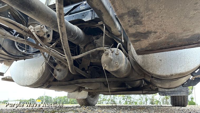 image for item EV3075 2007 International 9900i semi truck