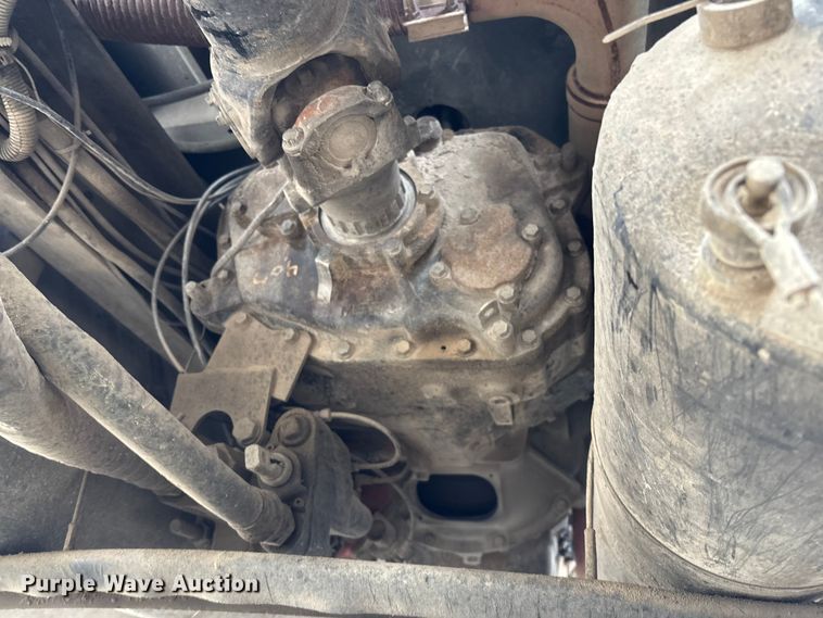 image for item EV3075 2007 International 9900i semi truck