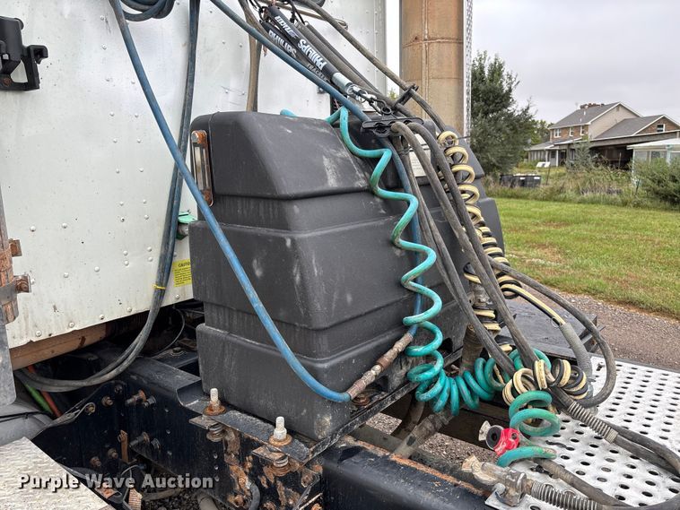 image for item EV3075 2007 International 9900i semi truck