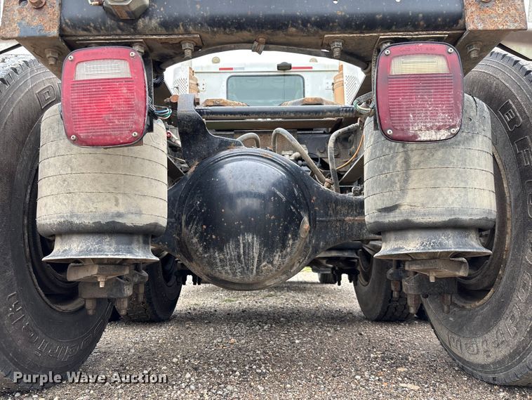 image for item EV3075 2007 International 9900i semi truck