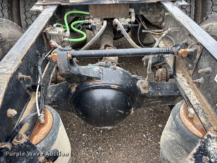 image for item EV3075 2007 International 9900i semi truck