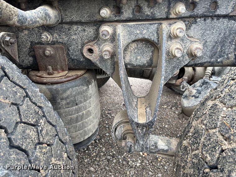 image for item EV3075 2007 International 9900i semi truck