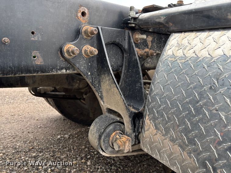 image for item EV3075 2007 International 9900i semi truck