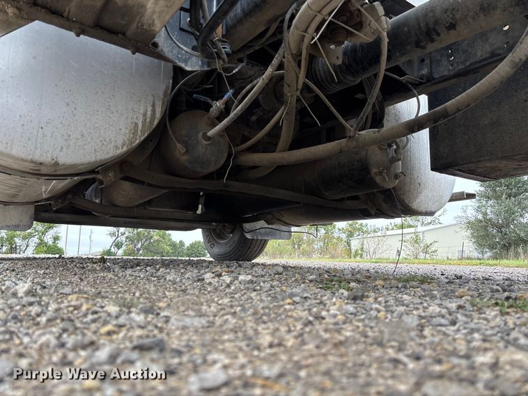 image for item EV3075 2007 International 9900i semi truck