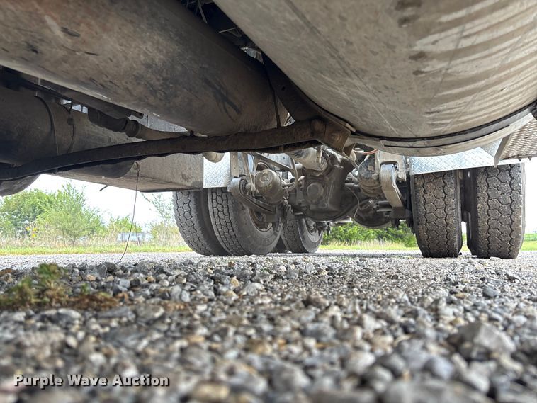 image for item EV3075 2007 International 9900i semi truck