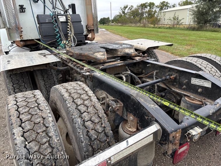 image for item EV3075 2007 International 9900i semi truck