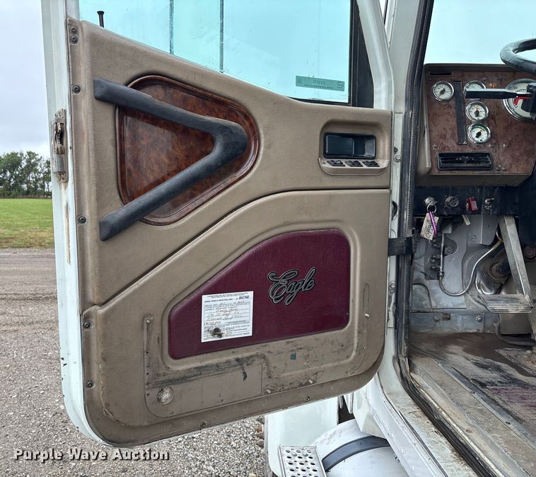 image for item EV3075 2007 International 9900i semi truck