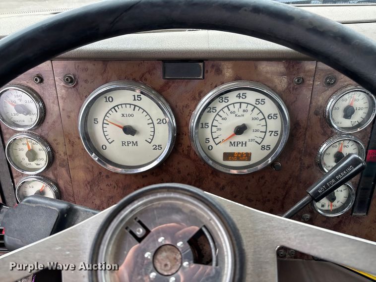 image for item EV3075 2007 International 9900i semi truck