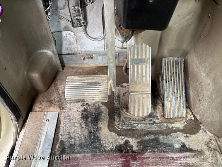 image for item EV3075 2007 International 9900i semi truck