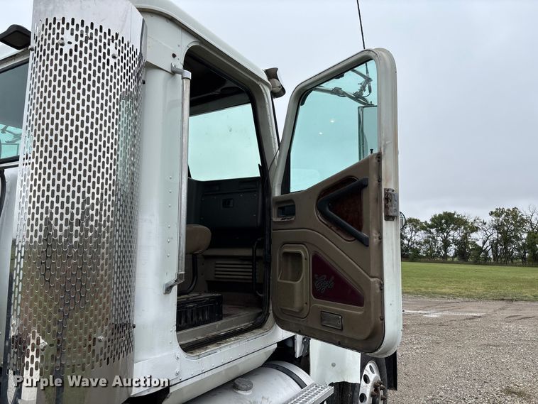 image for item EV3075 2007 International 9900i semi truck