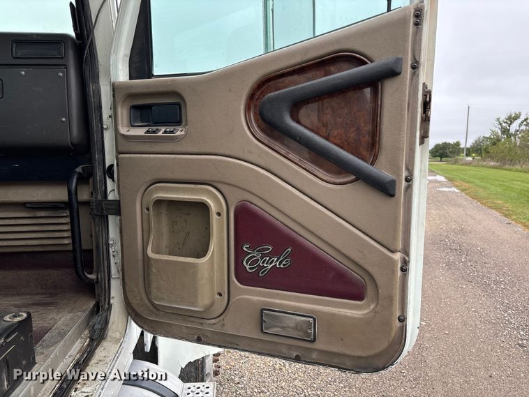 image for item EV3075 2007 International 9900i semi truck