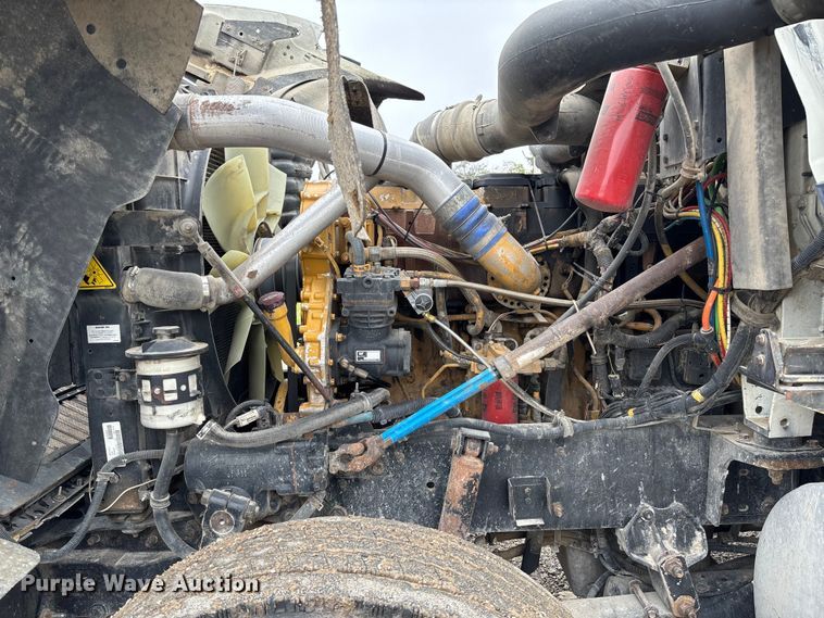 image for item EV3075 2007 International 9900i semi truck