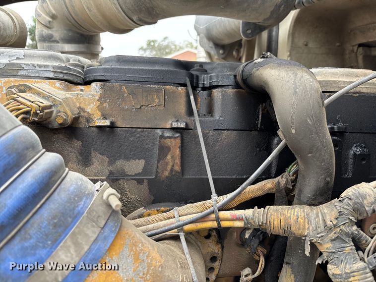 image for item EV3075 2007 International 9900i semi truck