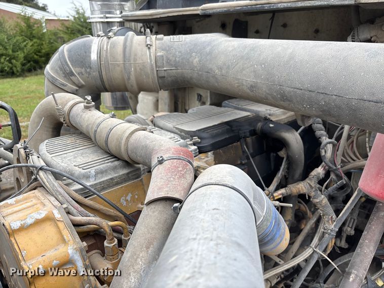 image for item EV3075 2007 International 9900i semi truck