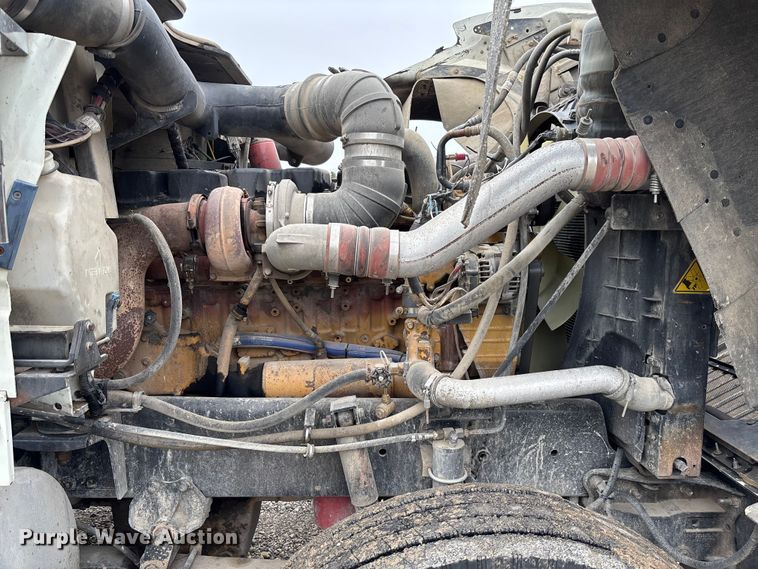 image for item EV3075 2007 International 9900i semi truck