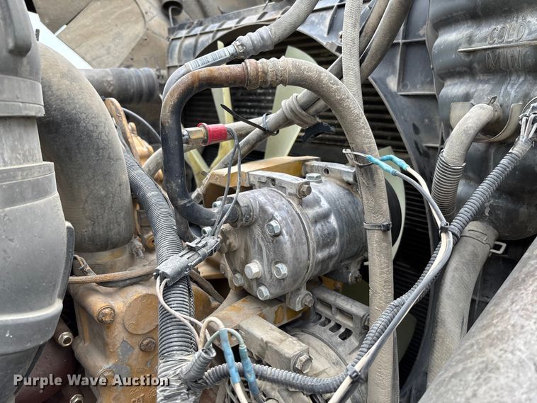 image for item EV3075 2007 International 9900i semi truck