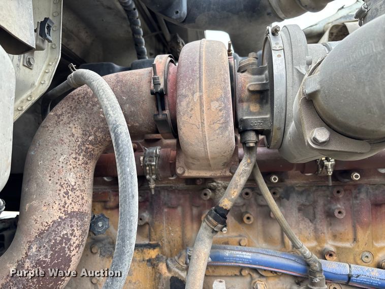 image for item EV3075 2007 International 9900i semi truck