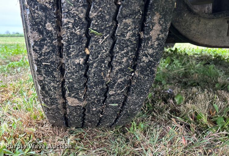 image for item EV3075 2007 International 9900i semi truck