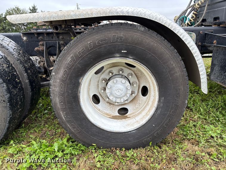 image for item EV3075 2007 International 9900i semi truck