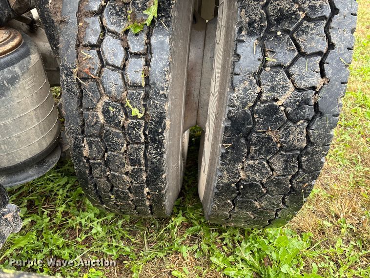 image for item EV3075 2007 International 9900i semi truck