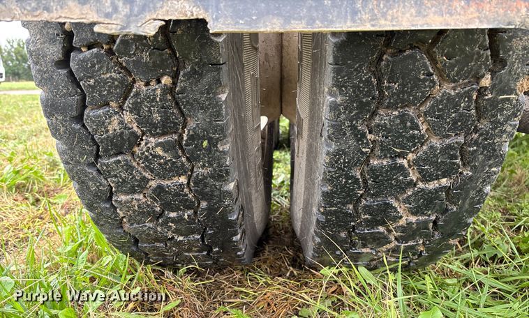 image for item EV3075 2007 International 9900i semi truck