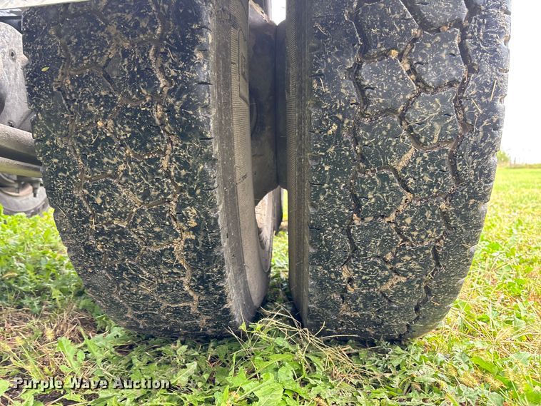 image for item EV3075 2007 International 9900i semi truck