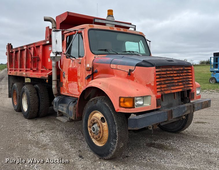 image for item EV3078 1991 International 4900 dump truck