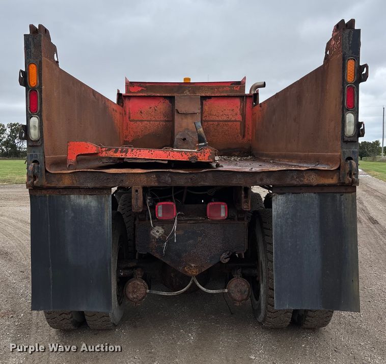 image for item EV3078 1991 International 4900 dump truck
