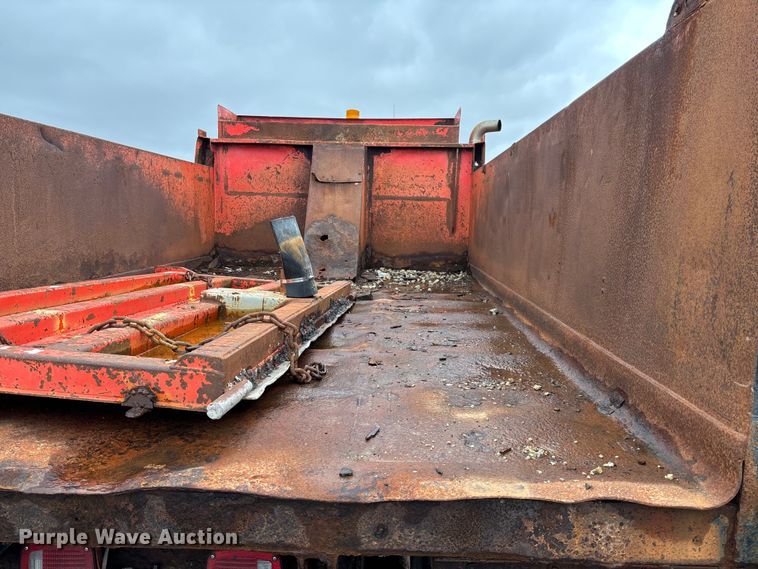 image for item EV3078 1991 International 4900 dump truck