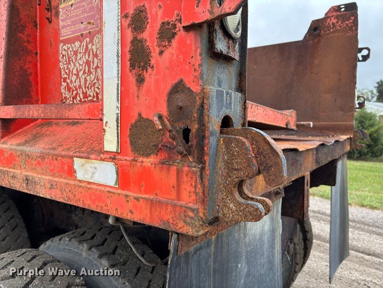 image for item EV3078 1991 International 4900 dump truck