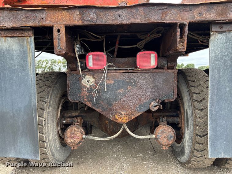 image for item EV3078 1991 International 4900 dump truck