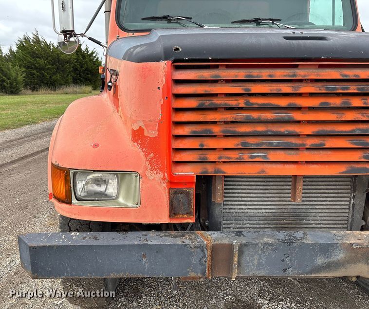 image for item EV3078 1991 International 4900 dump truck