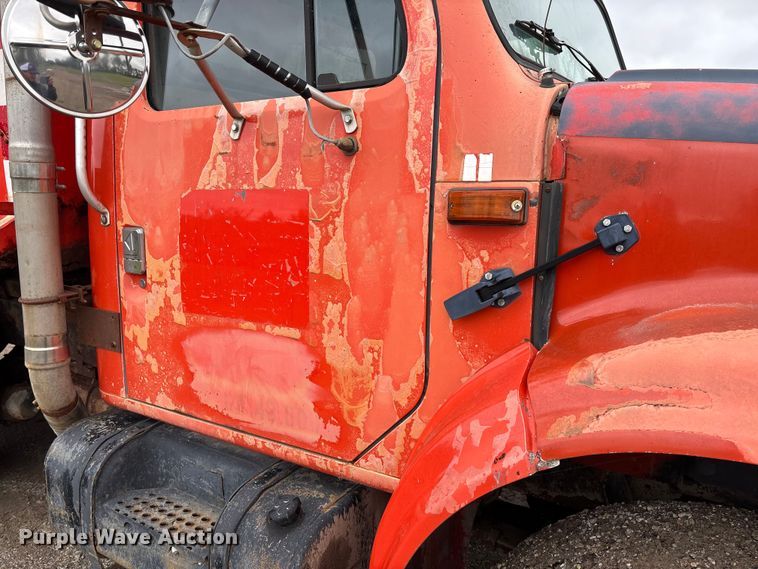 image for item EV3078 1991 International 4900 dump truck