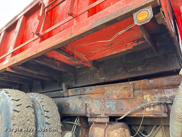 image for item EV3078 1991 International 4900 dump truck