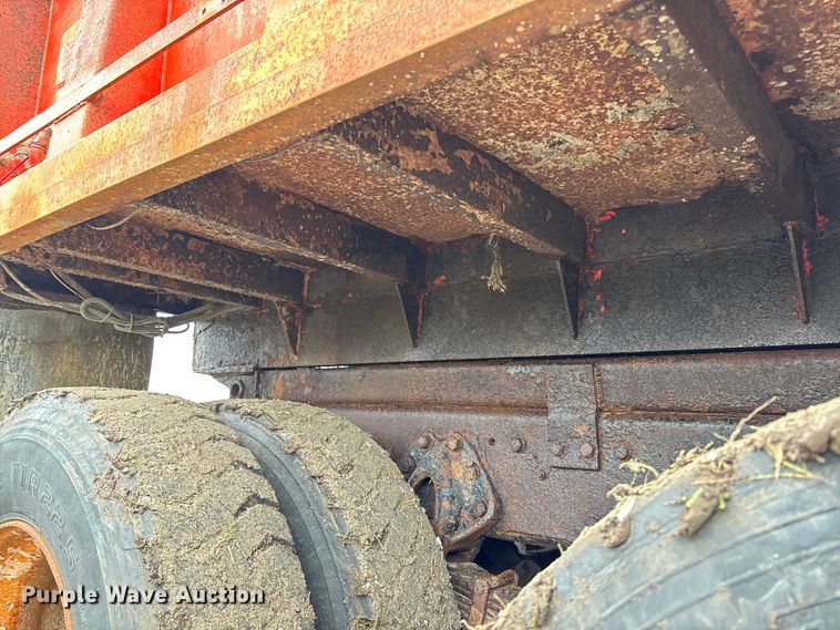 image for item EV3078 1991 International 4900 dump truck