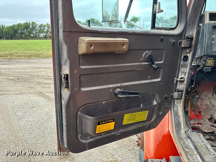 image for item EV3078 1991 International 4900 dump truck