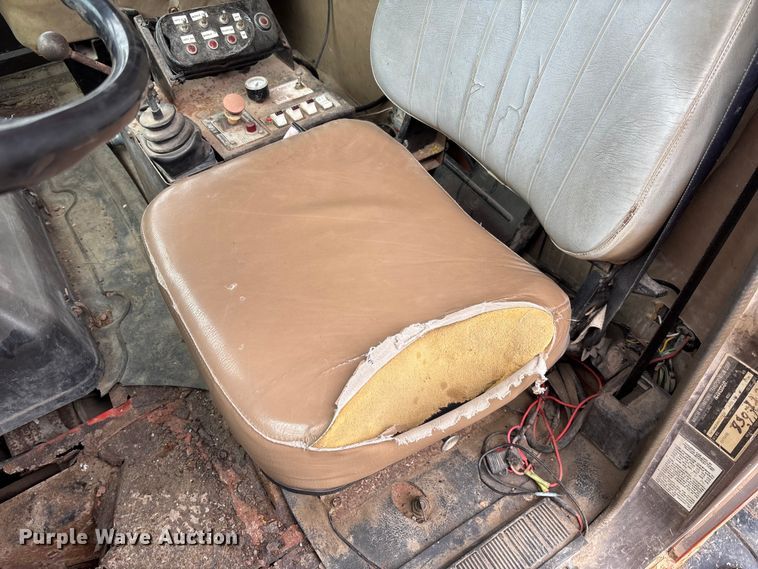 image for item EV3078 1991 International 4900 dump truck