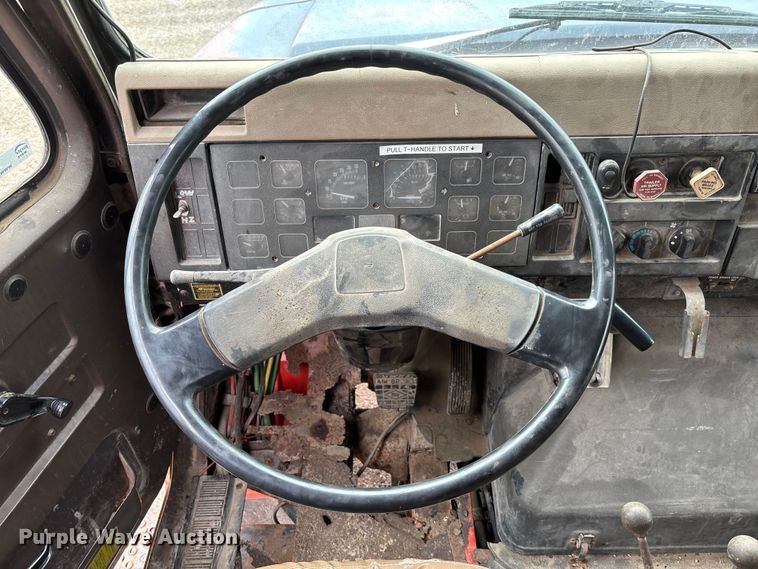 image for item EV3078 1991 International 4900 dump truck