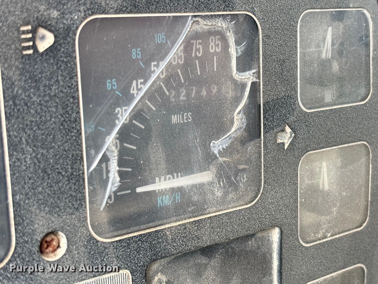 image for item EV3078 1991 International 4900 dump truck