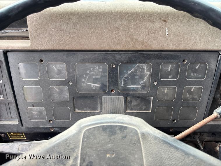 image for item EV3078 1991 International 4900 dump truck