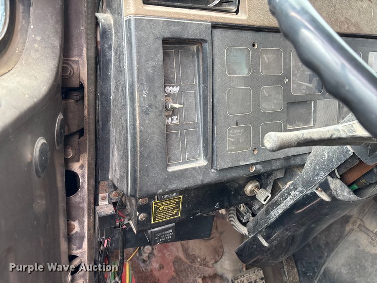 image for item EV3078 1991 International 4900 dump truck