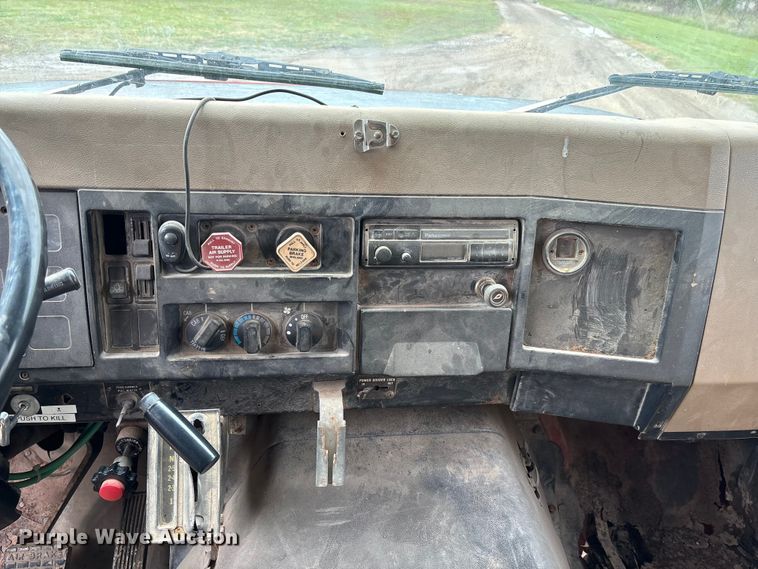 image for item EV3078 1991 International 4900 dump truck