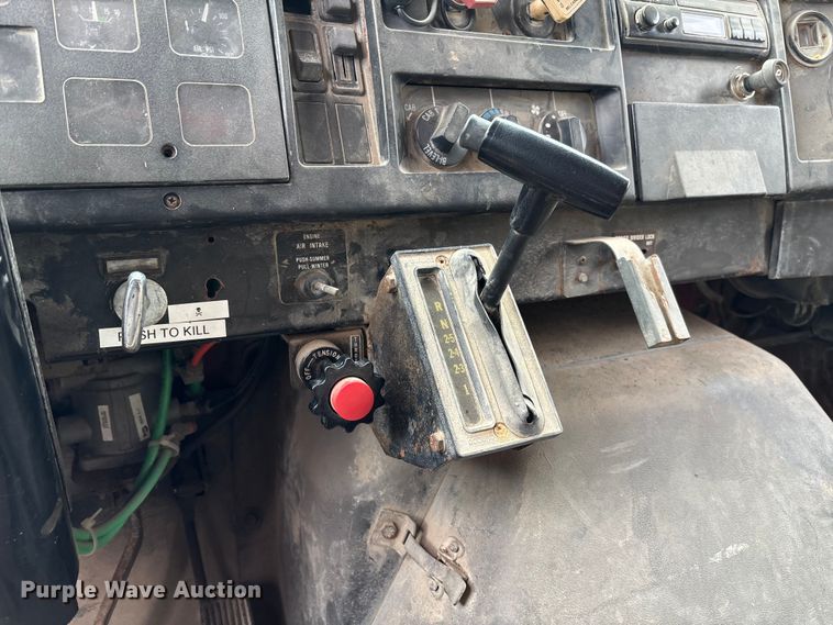 image for item EV3078 1991 International 4900 dump truck