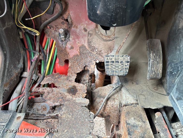 image for item EV3078 1991 International 4900 dump truck