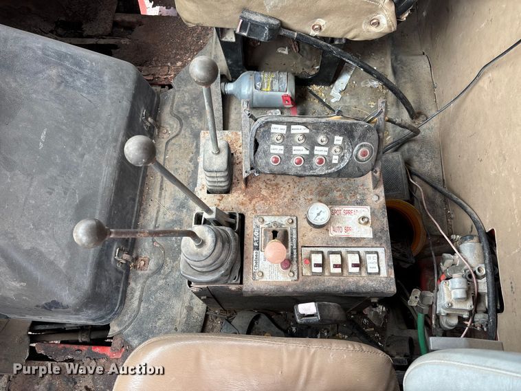 image for item EV3078 1991 International 4900 dump truck