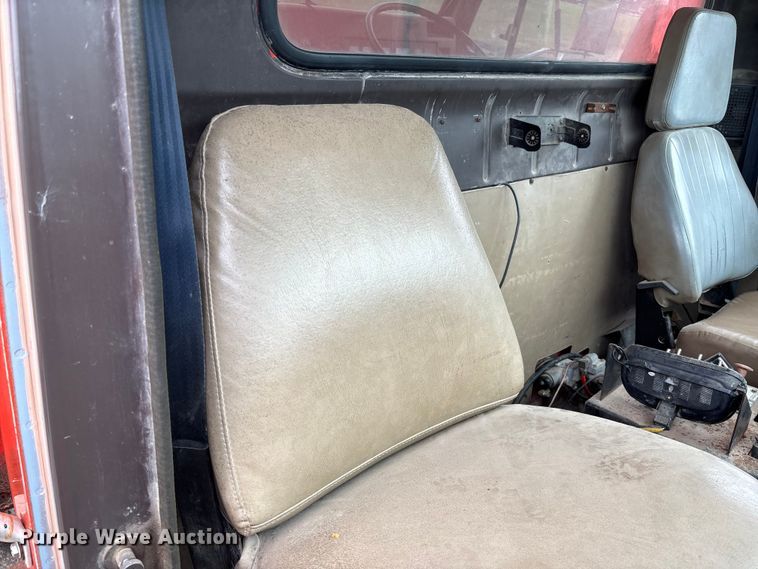 image for item EV3078 1991 International 4900 dump truck